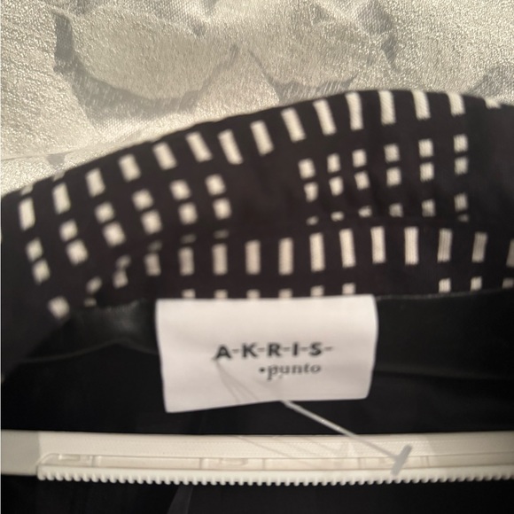 Akris Punto size 6 crop jacket new - Picture 5 of 5
